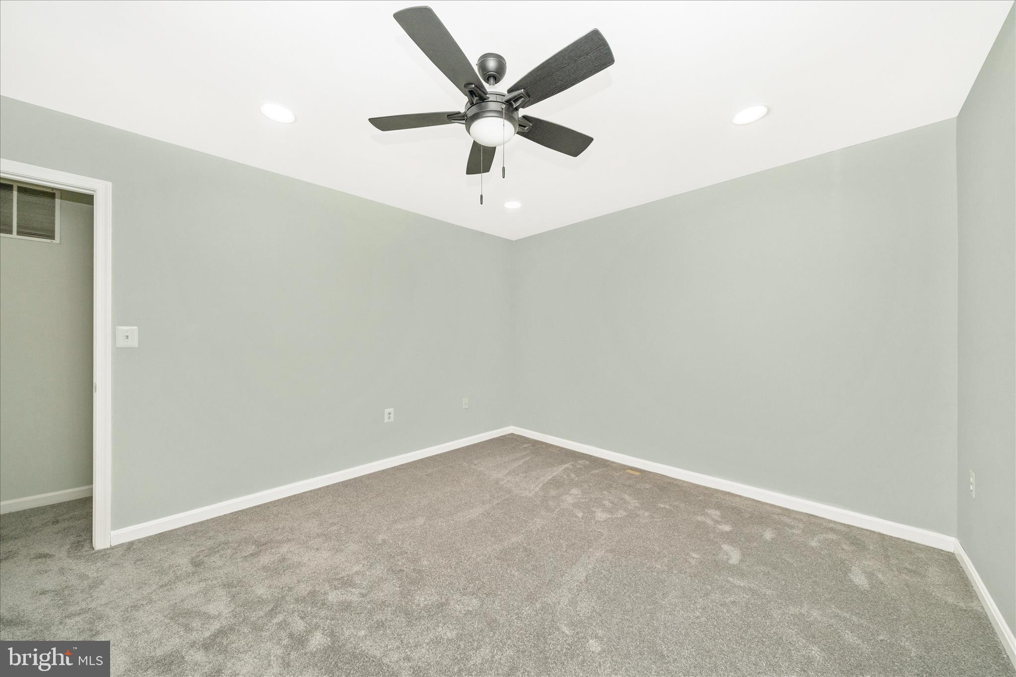 WINDY KNOLL - Residential