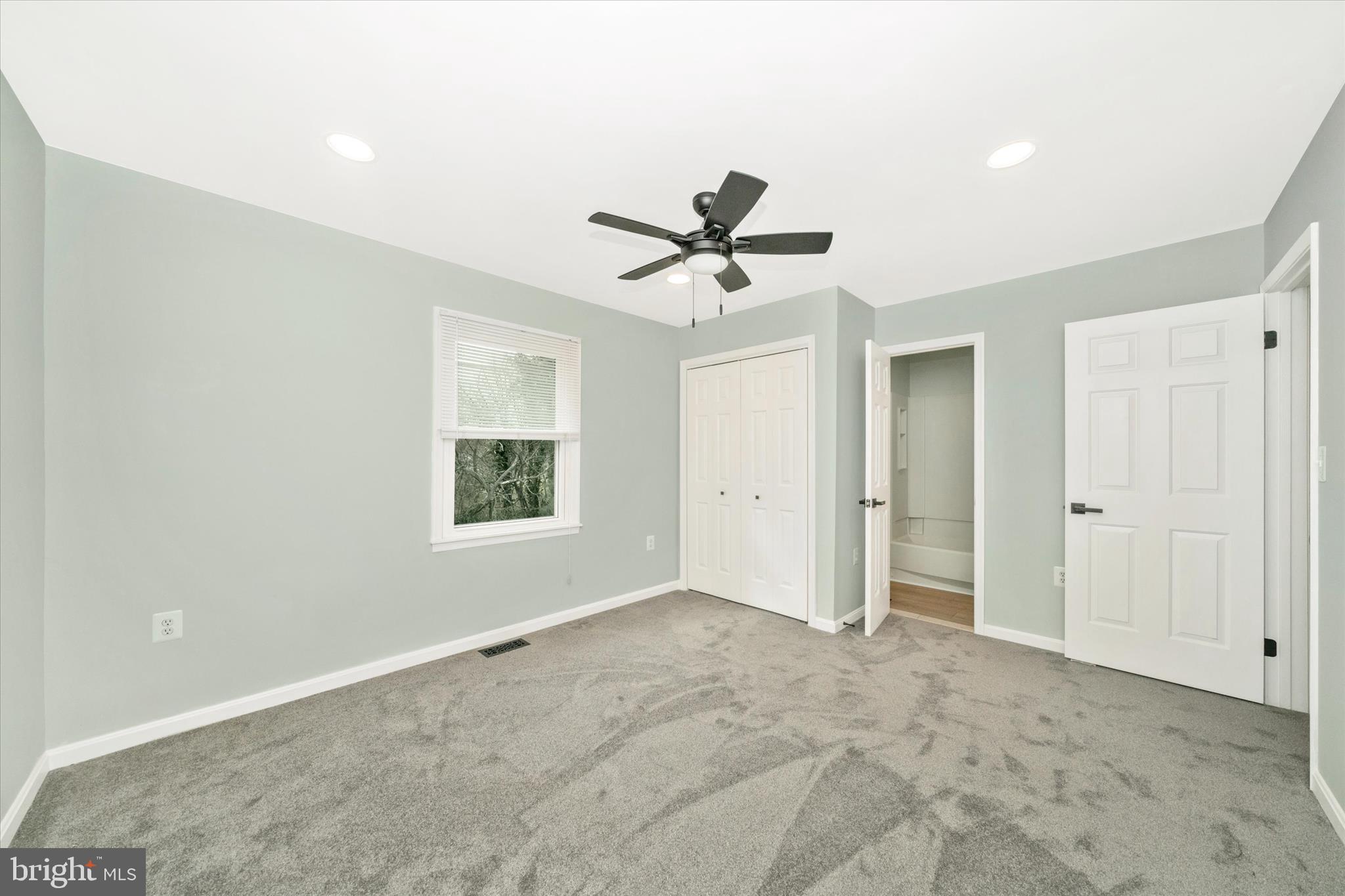 WINDY KNOLL - Residential