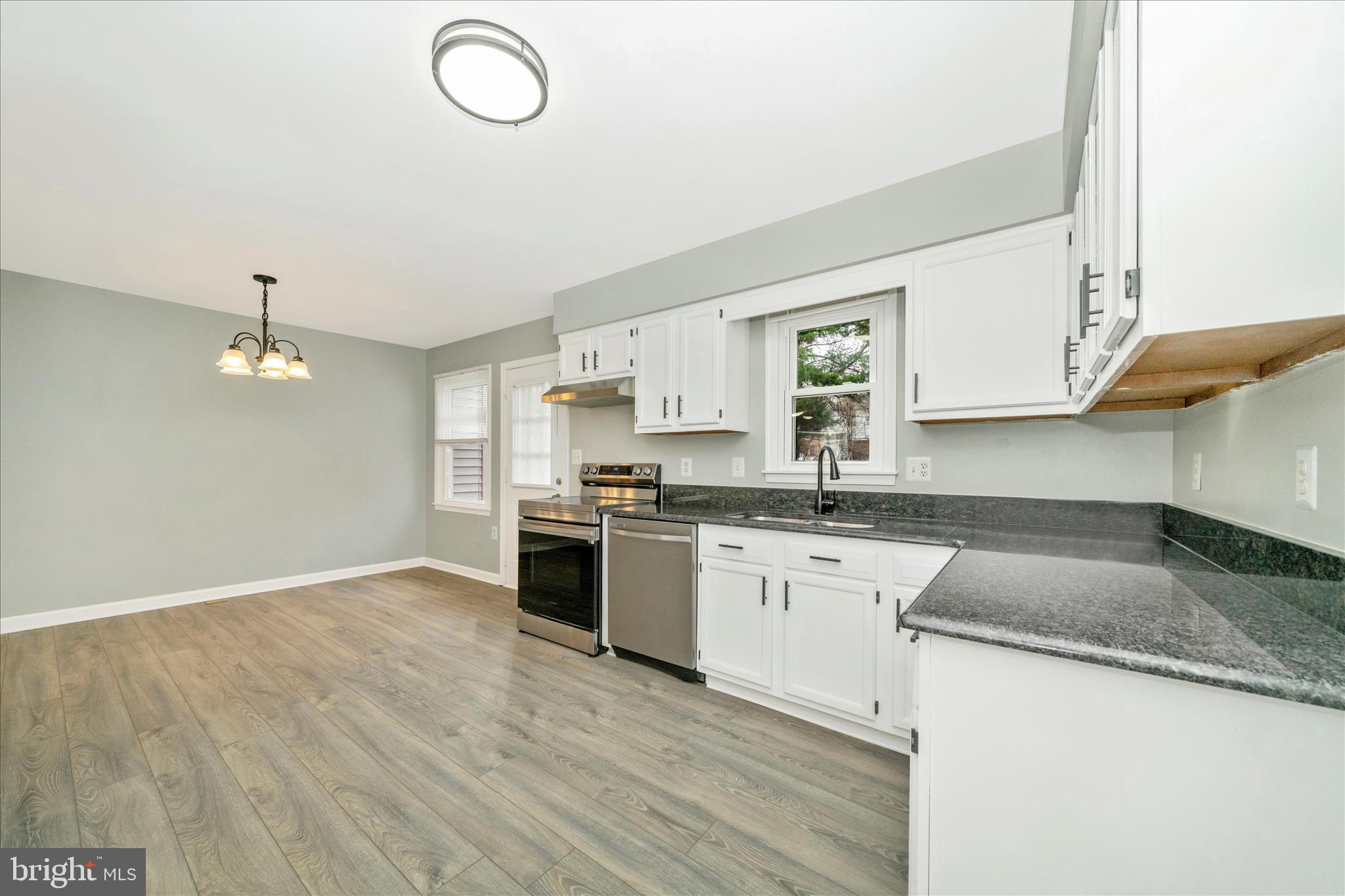 WINDY KNOLL - Residential