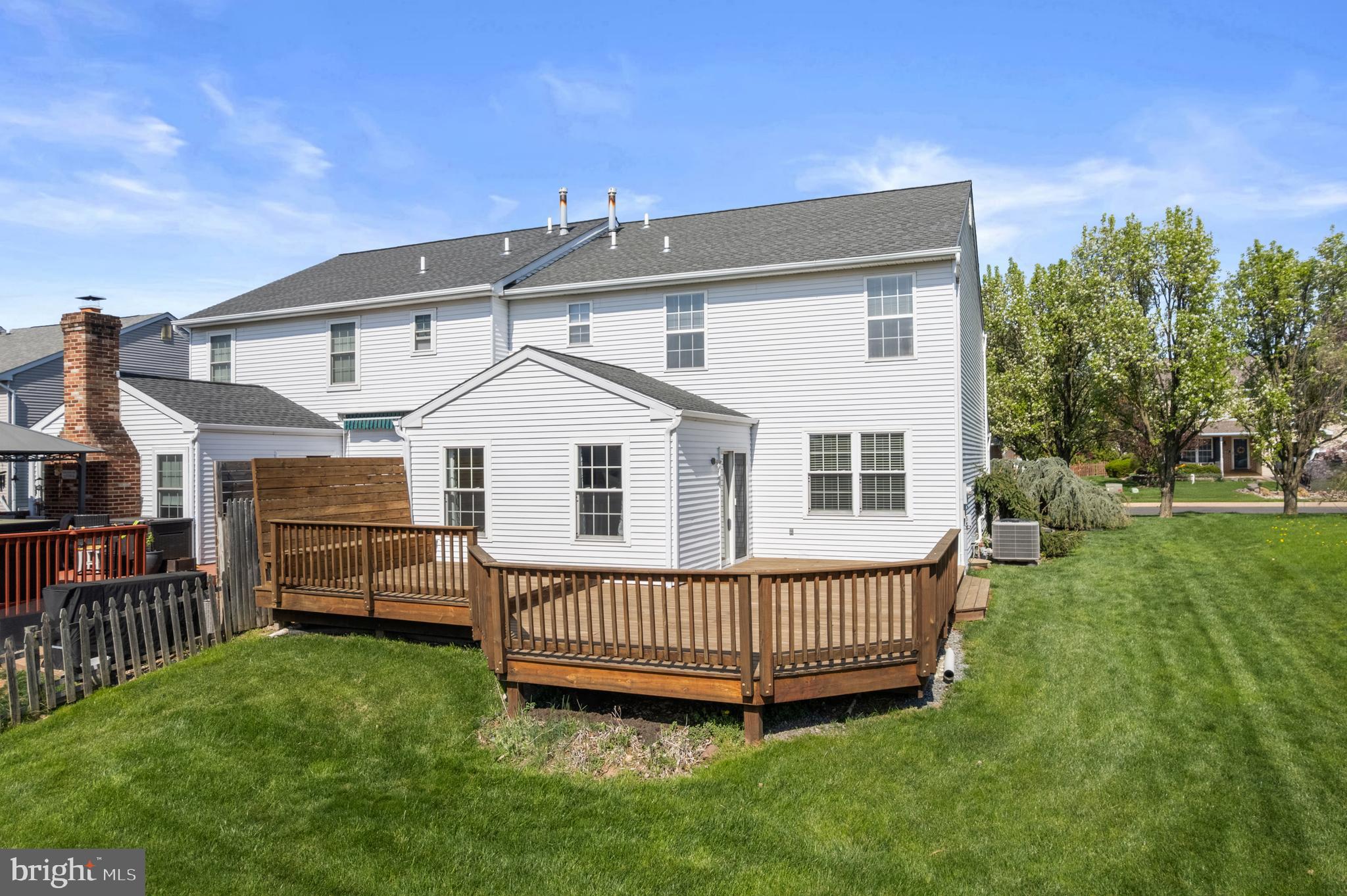 STRAWBERRY FIELDS - Residential