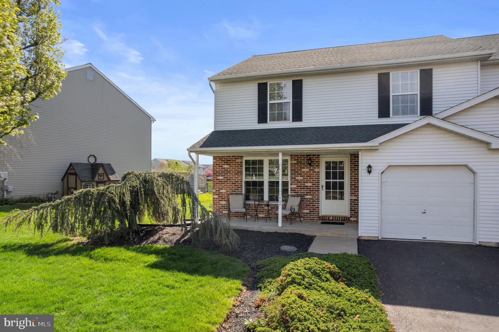 STRAWBERRY FIELDS - Residential