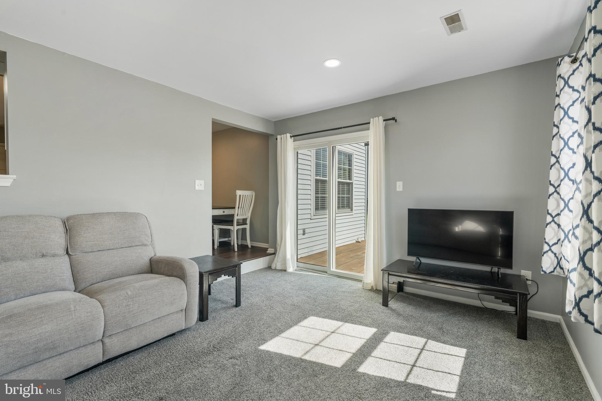 STRAWBERRY FIELDS - Residential