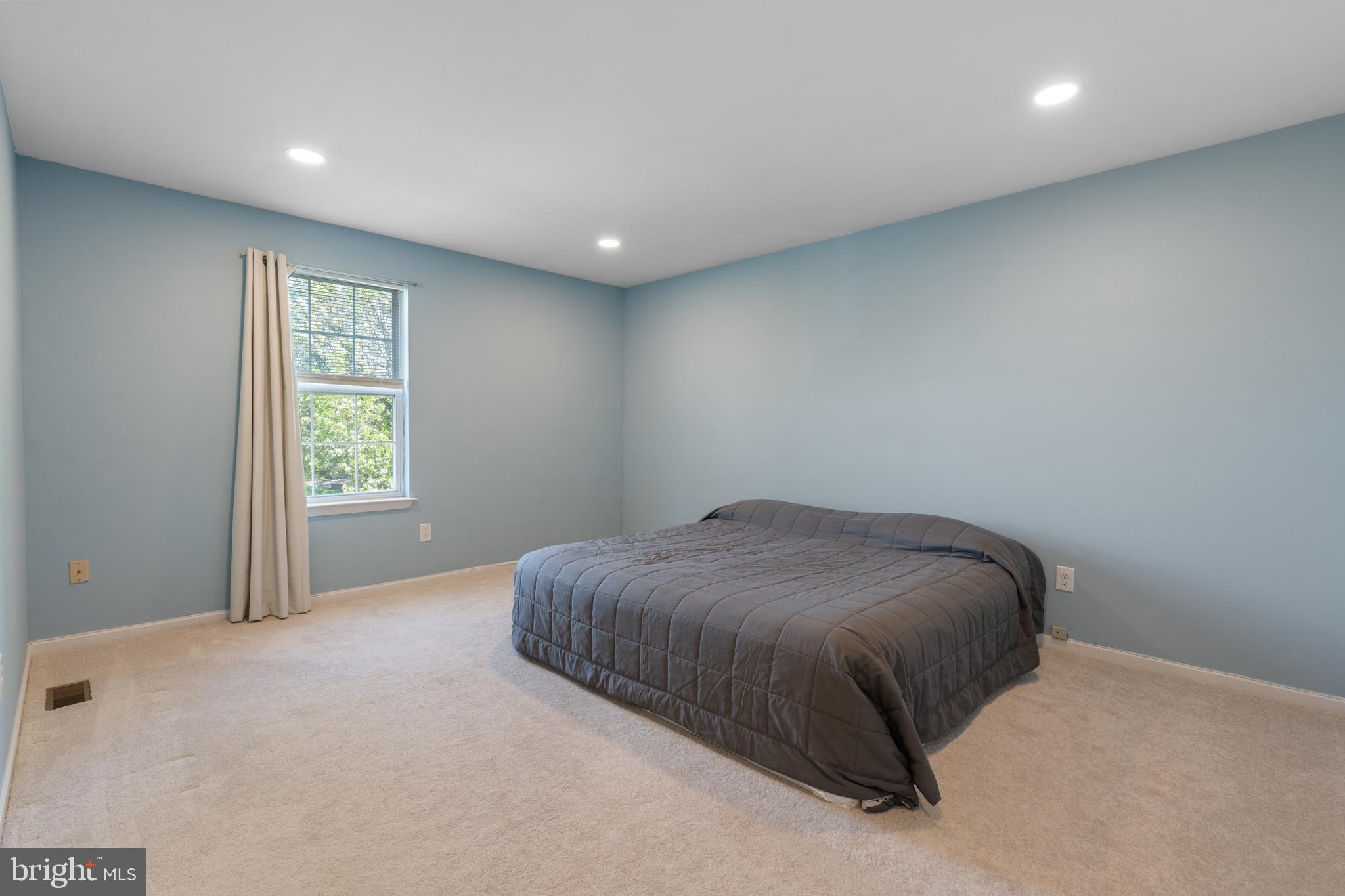 STRAWBERRY FIELDS - Residential