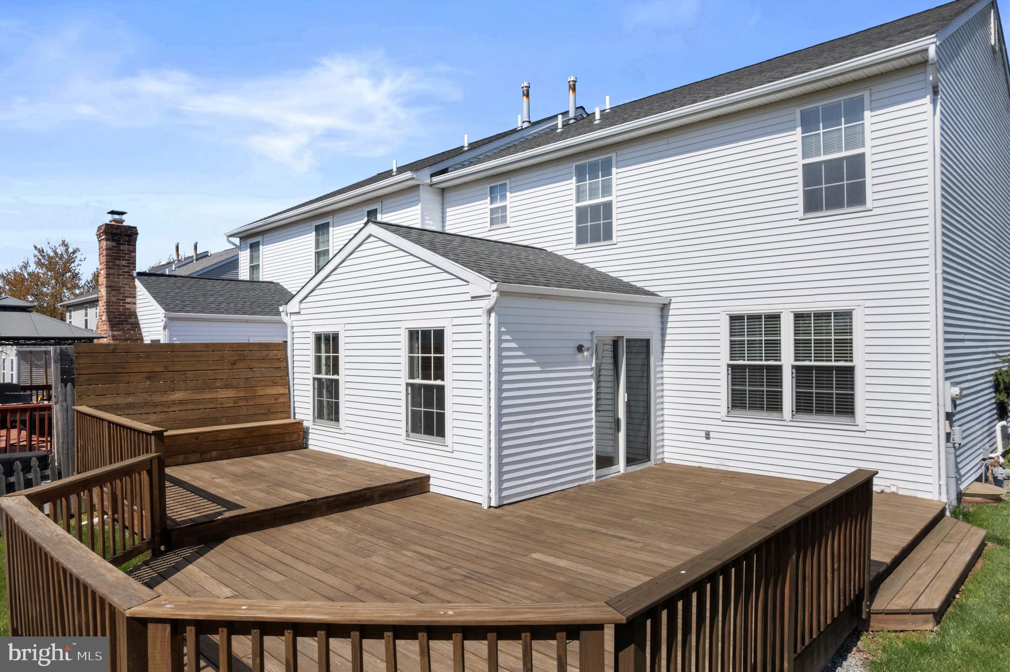 STRAWBERRY FIELDS - Residential