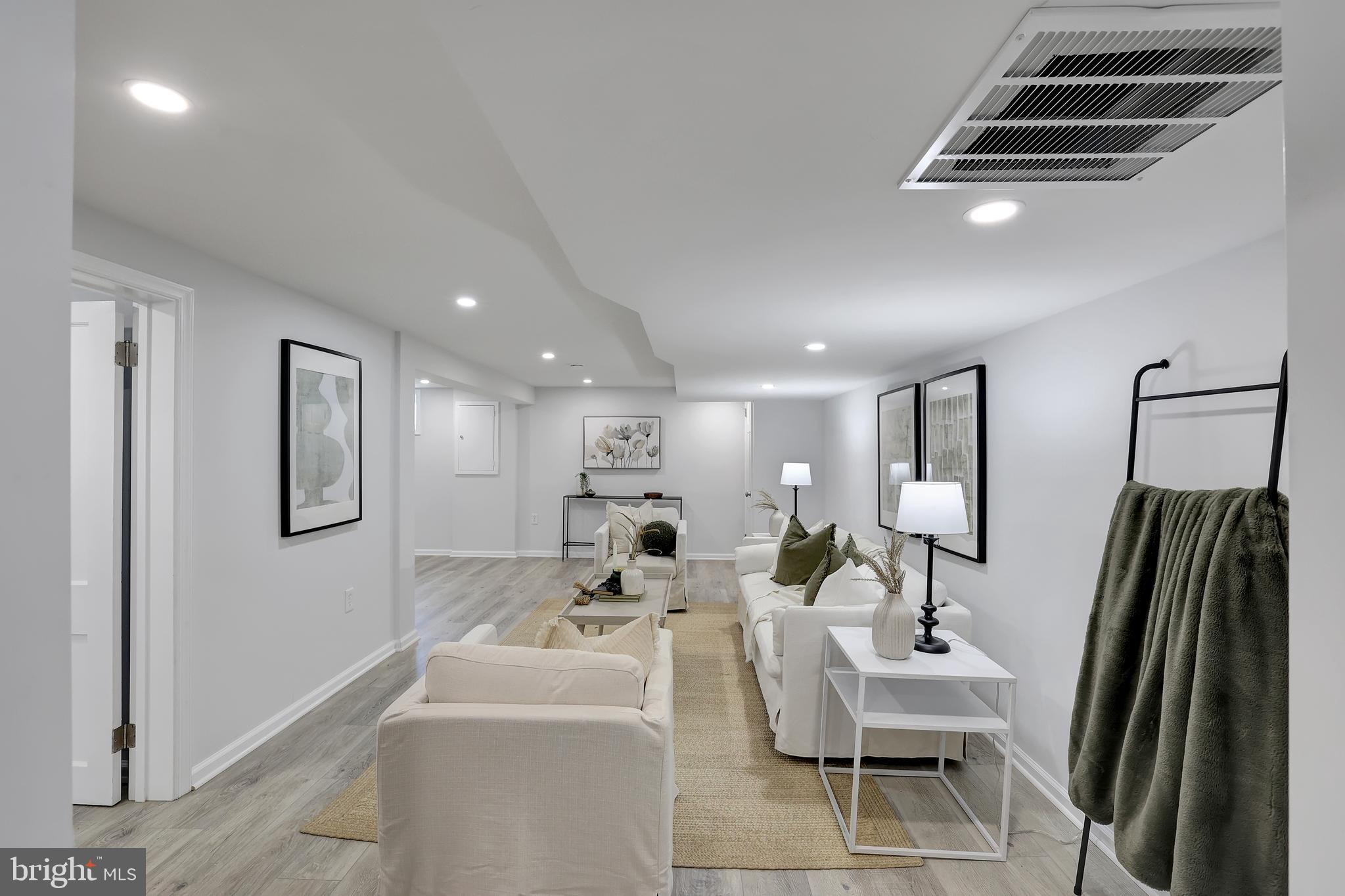 ARGYLE CLUB ESTATES - Residential Lease