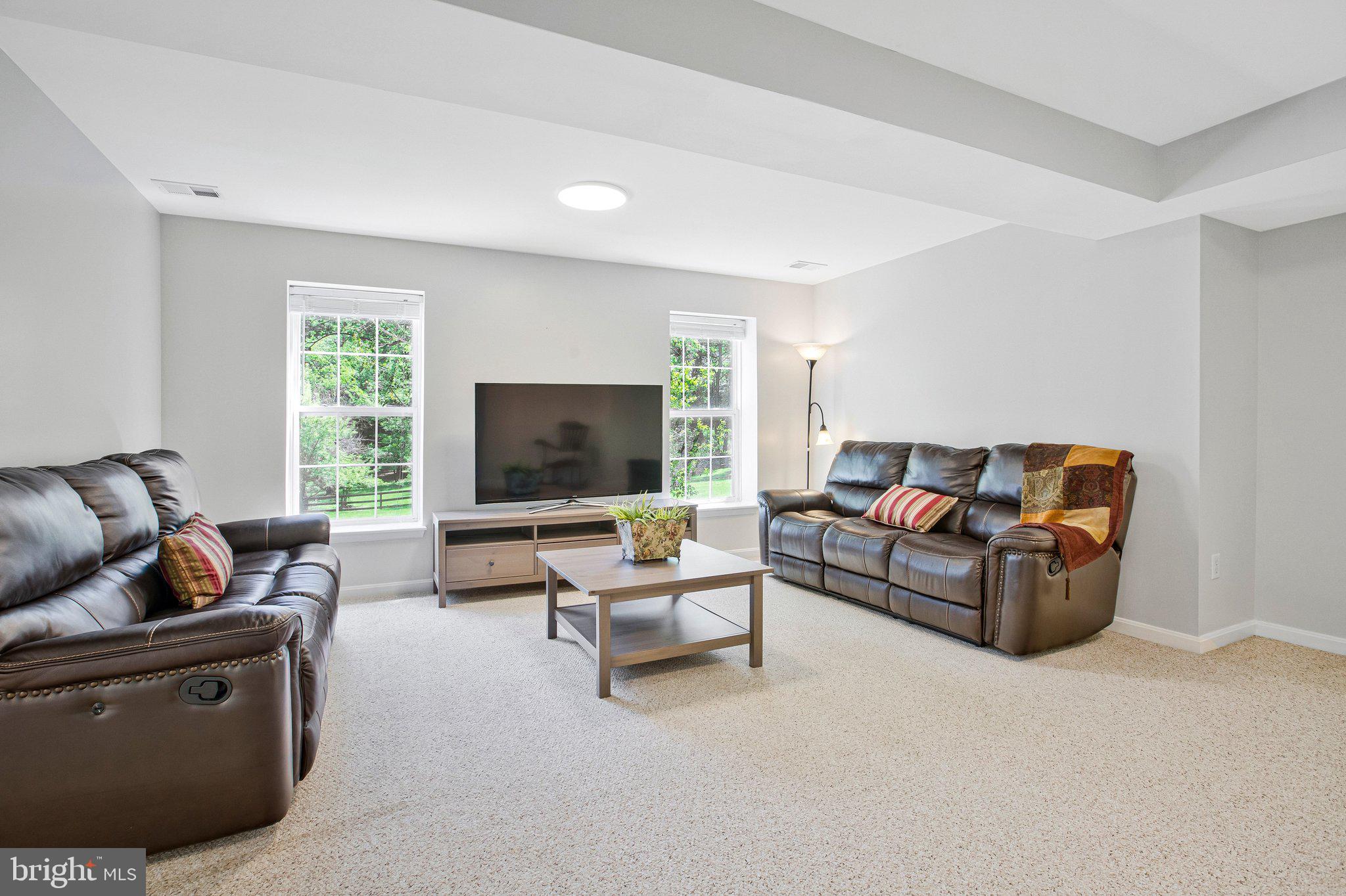 JONATHANS DELIGHT - Residential