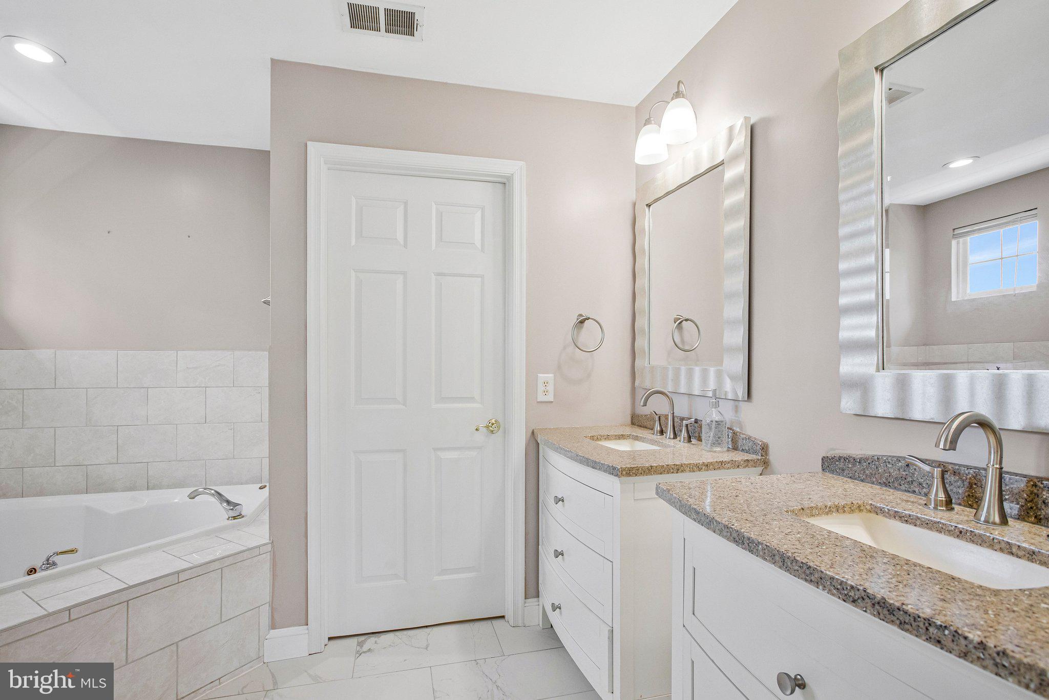 JONATHANS DELIGHT - Residential