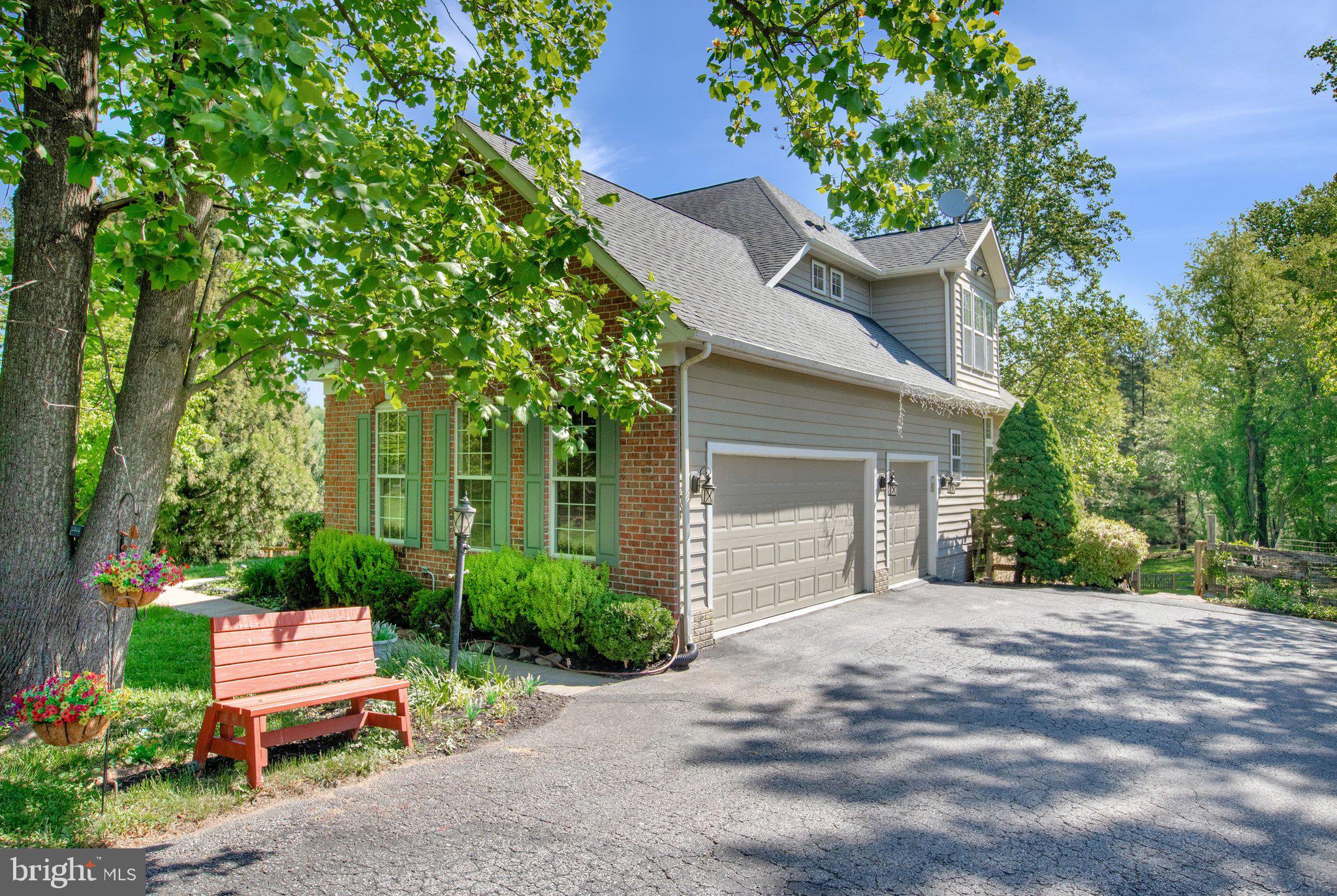 JONATHANS DELIGHT - Residential