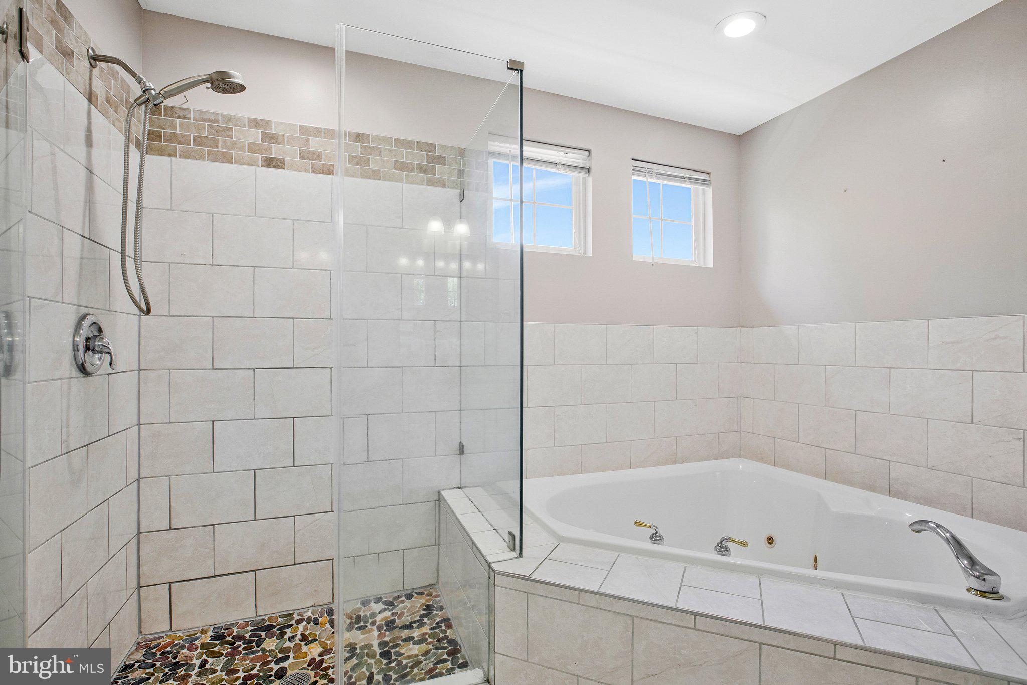JONATHANS DELIGHT - Residential