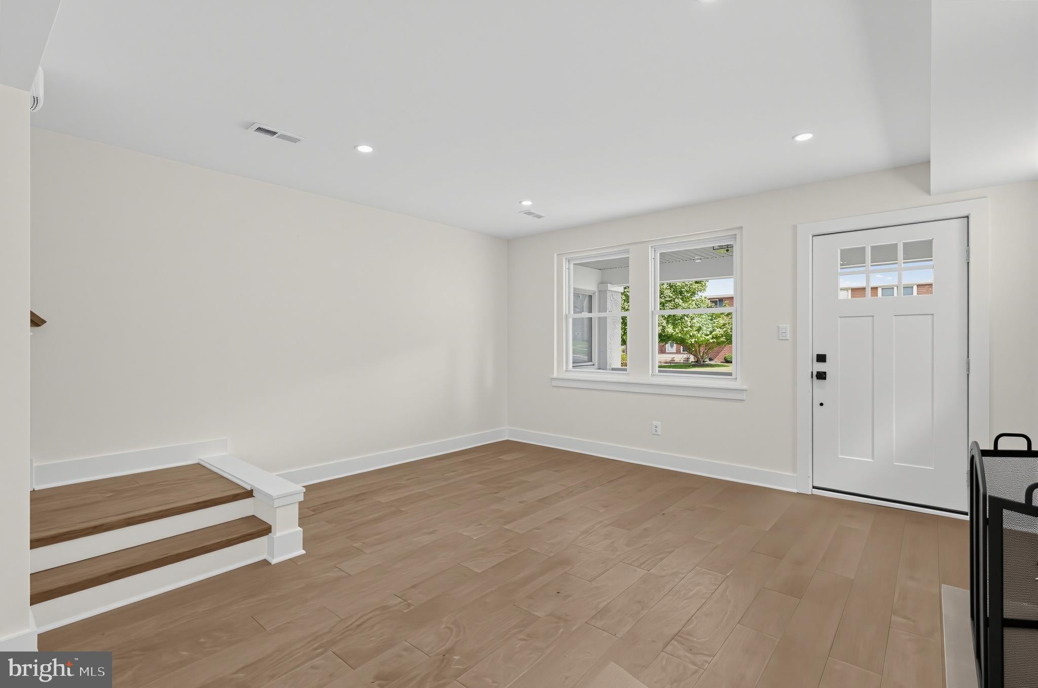 341 W 11TH AVENUE