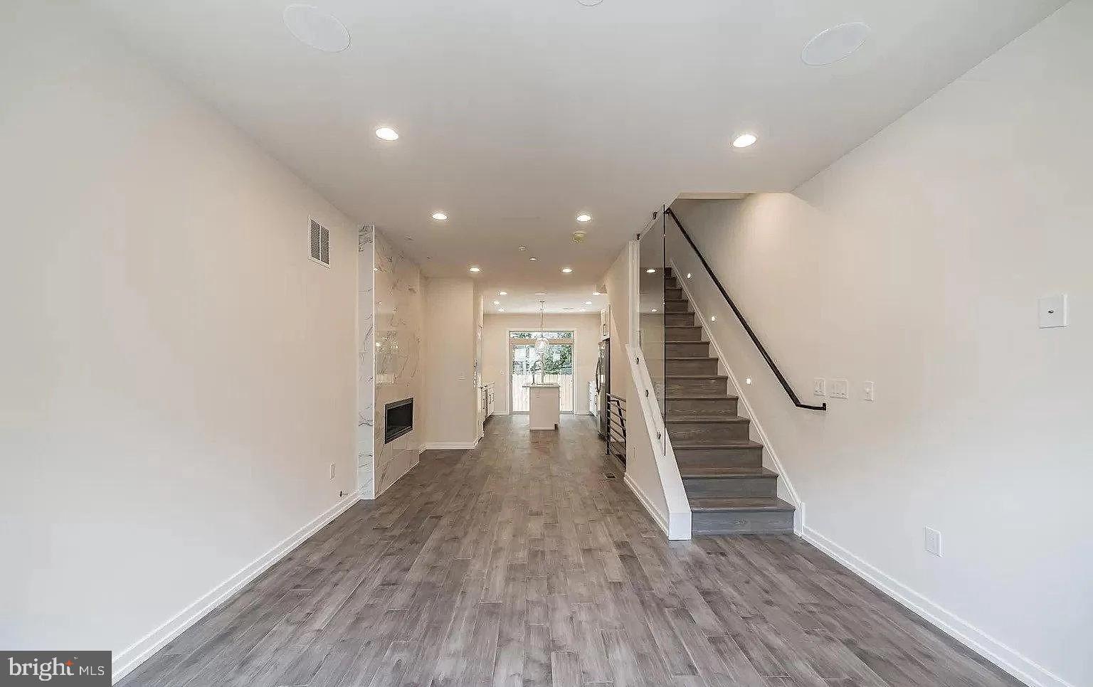 POINT BREEZE - Residential Lease