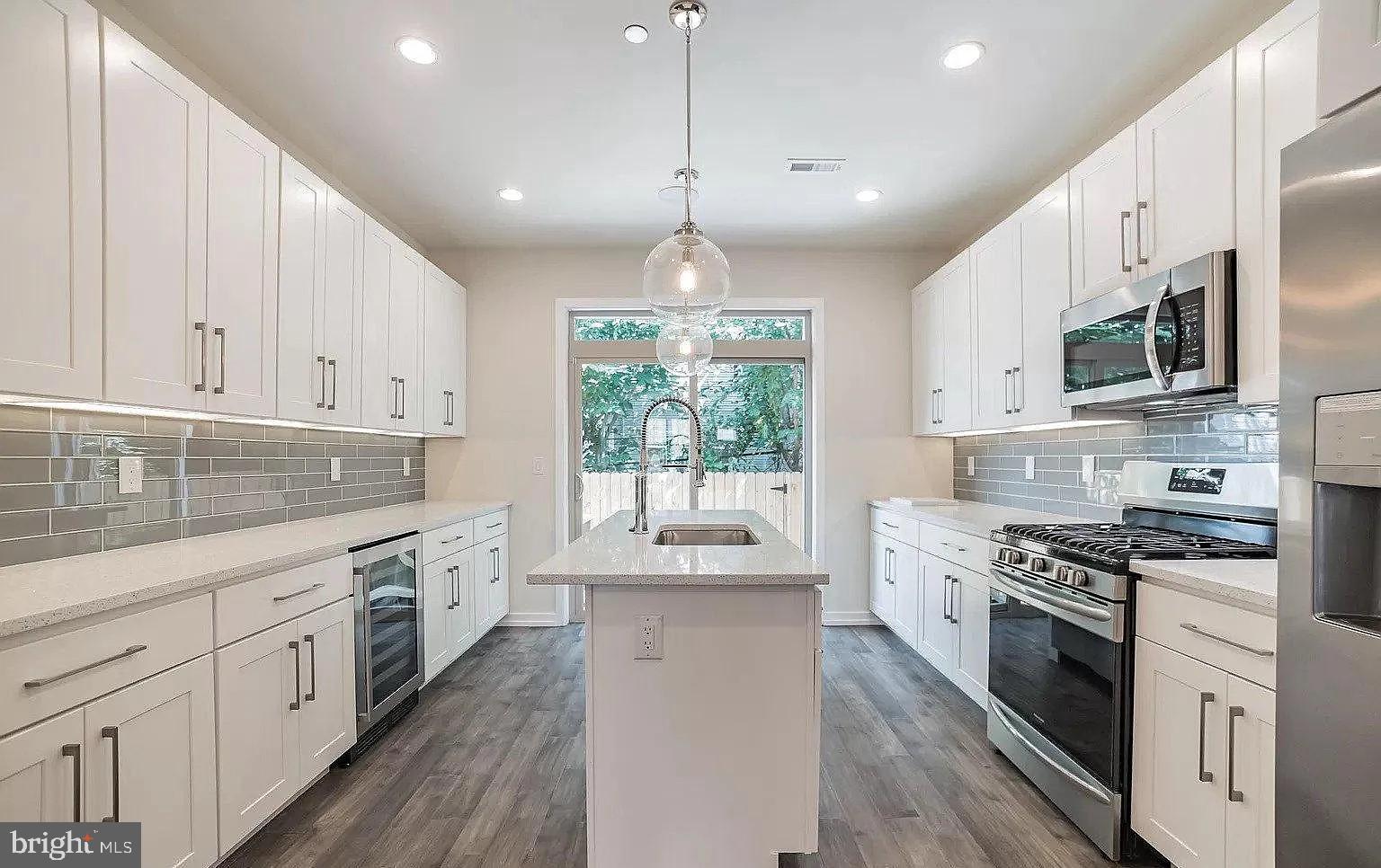 POINT BREEZE - Residential Lease