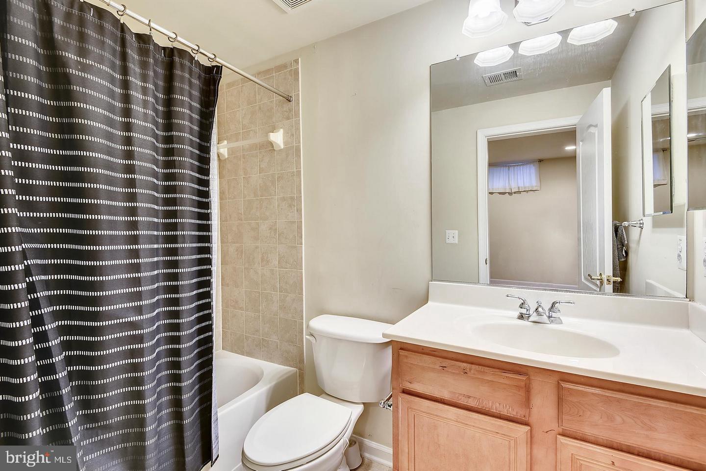 VERNON  HEIGHTS - Residential Lease