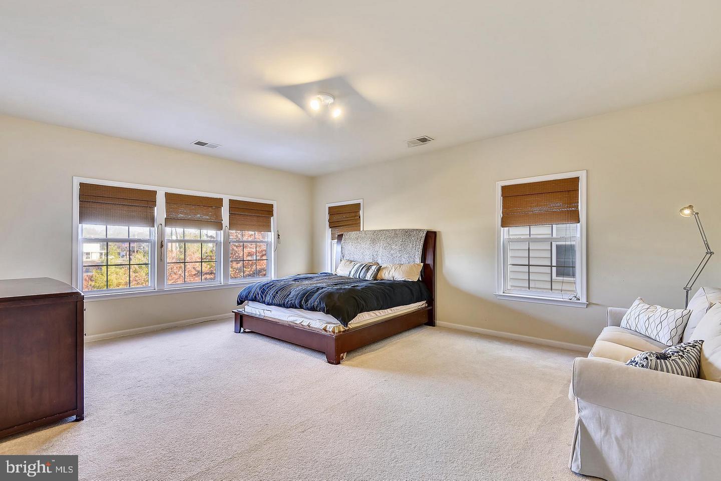 VERNON  HEIGHTS - Residential Lease