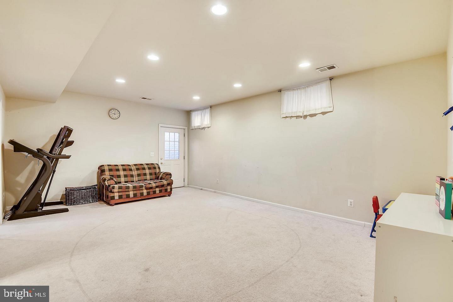 VERNON  HEIGHTS - Residential Lease