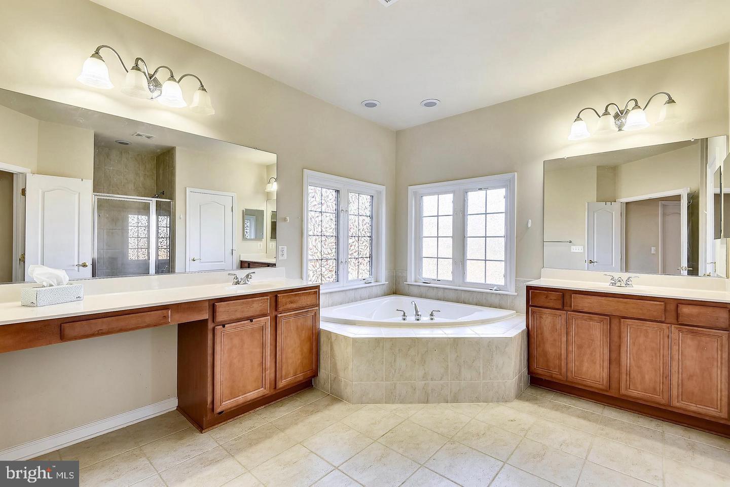 VERNON  HEIGHTS - Residential Lease