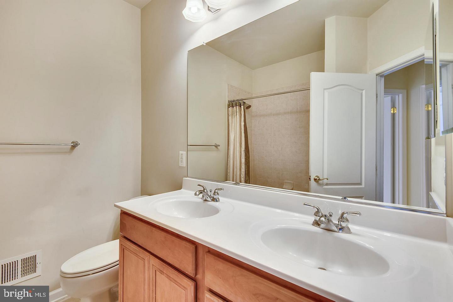 VERNON  HEIGHTS - Residential Lease