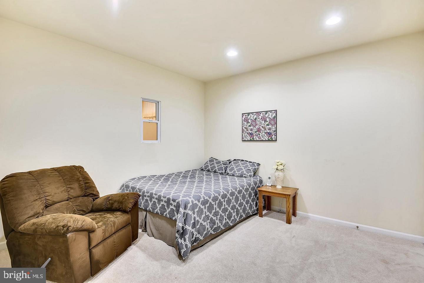 VERNON  HEIGHTS - Residential Lease