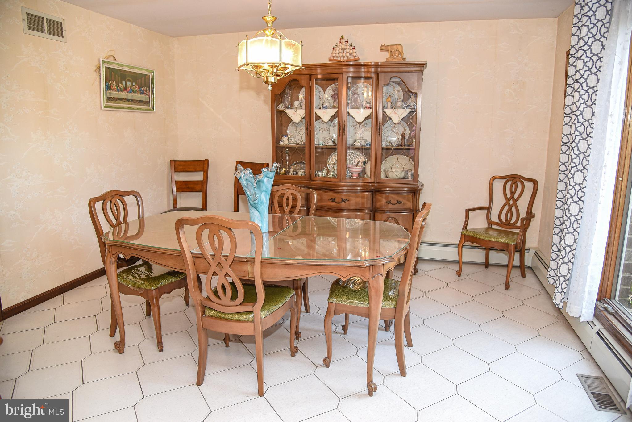 560 LOWER HOLLAND ROAD