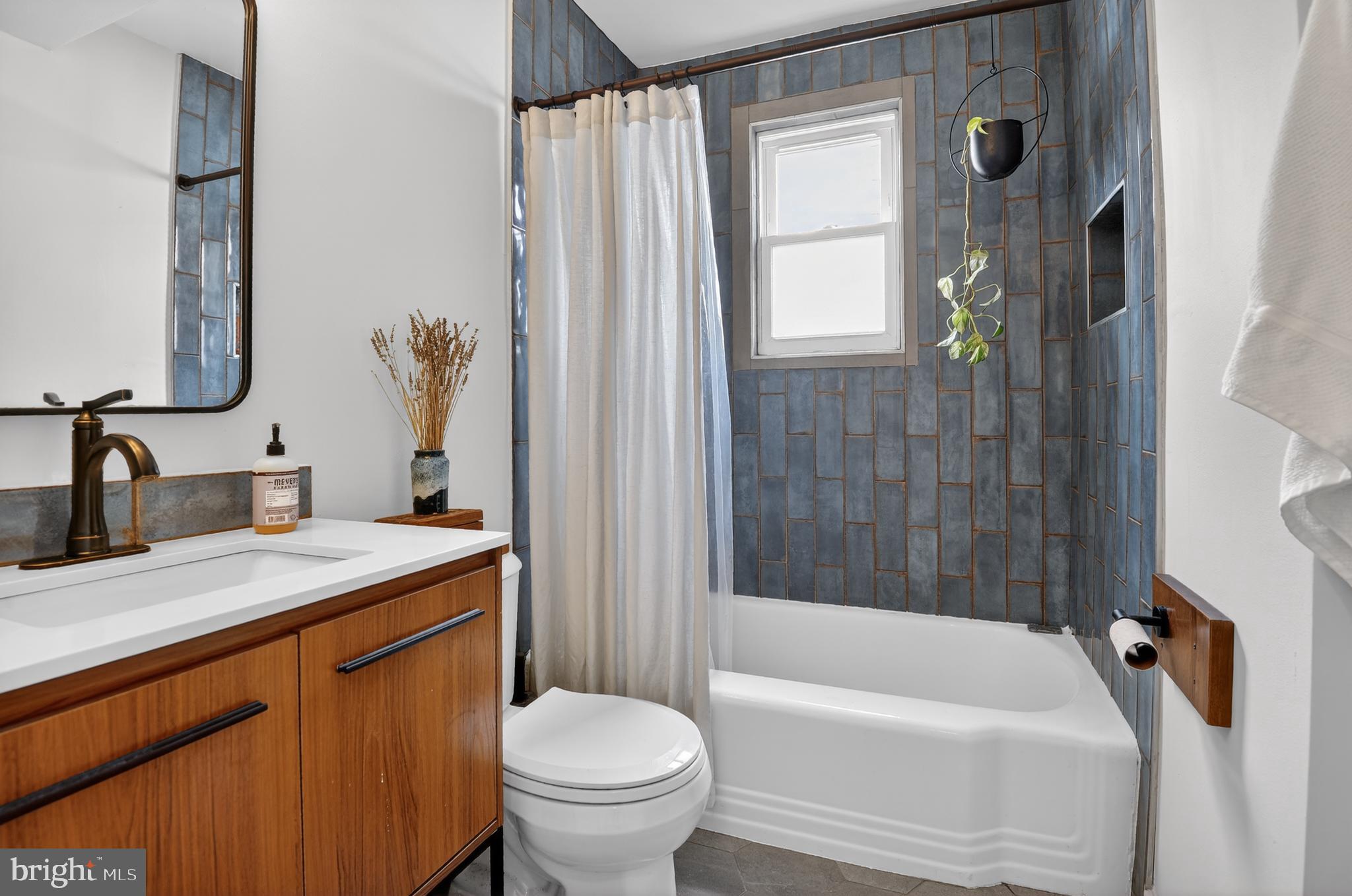 RIVERDALE - Residential