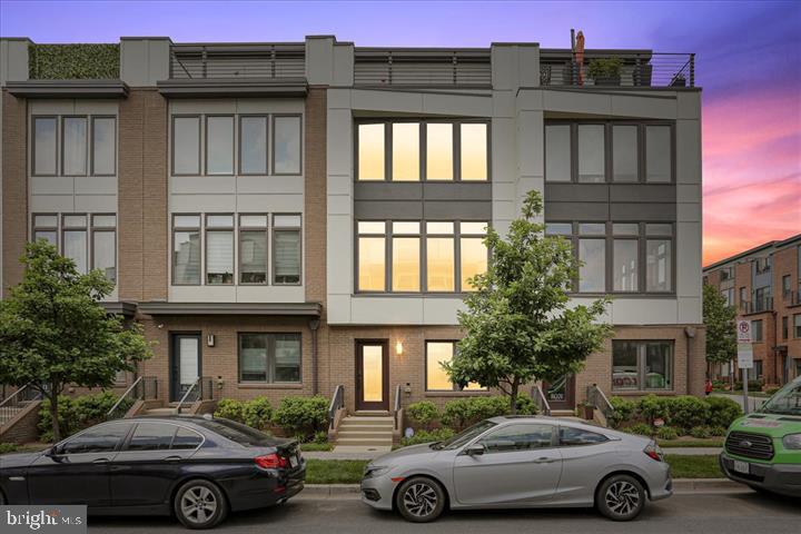 WESTSIDE AT SHADY GROVE METRO - Residential