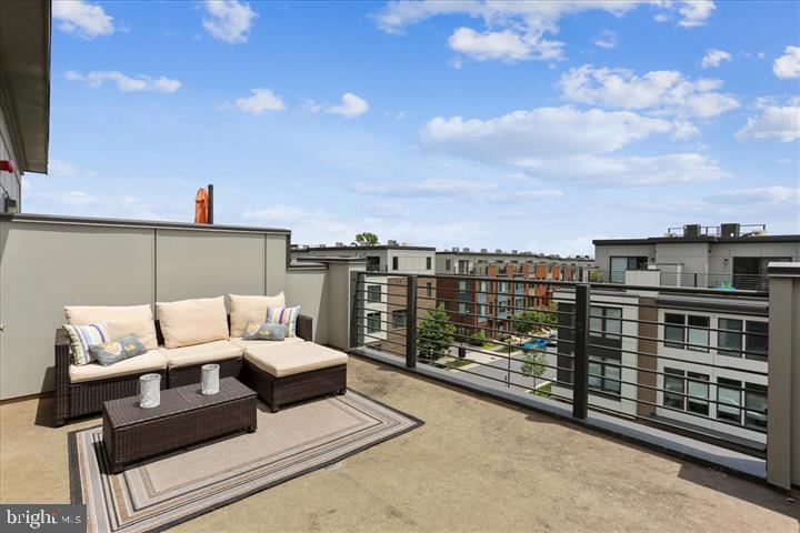 WESTSIDE AT SHADY GROVE METRO - Residential