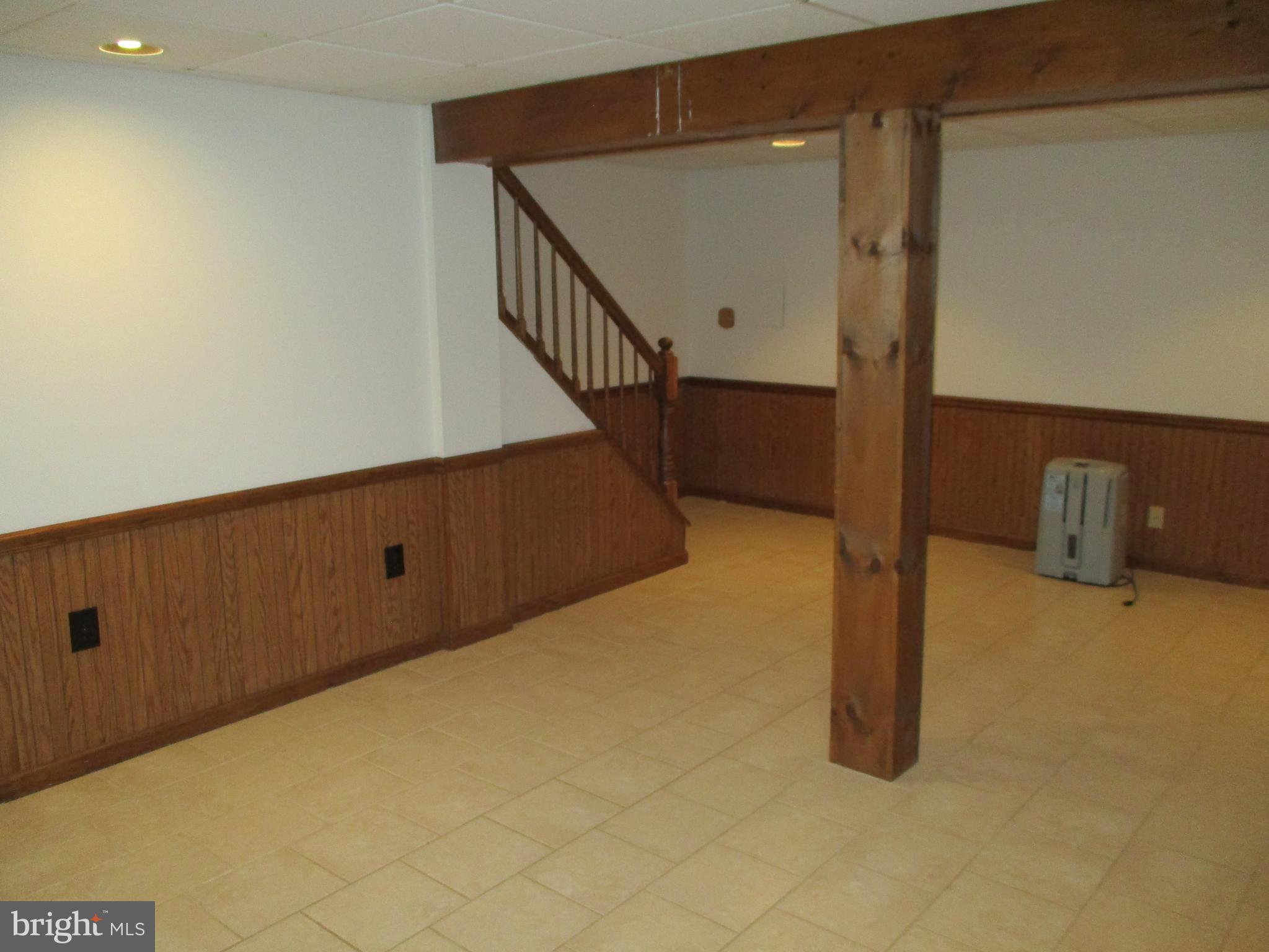 VILLAGE KNOLL - Residential