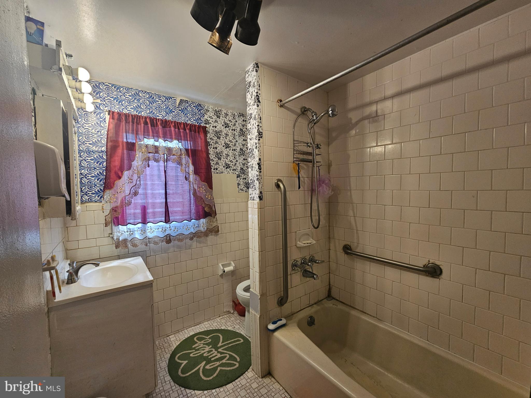 530 N HARRISBURG AVENUE