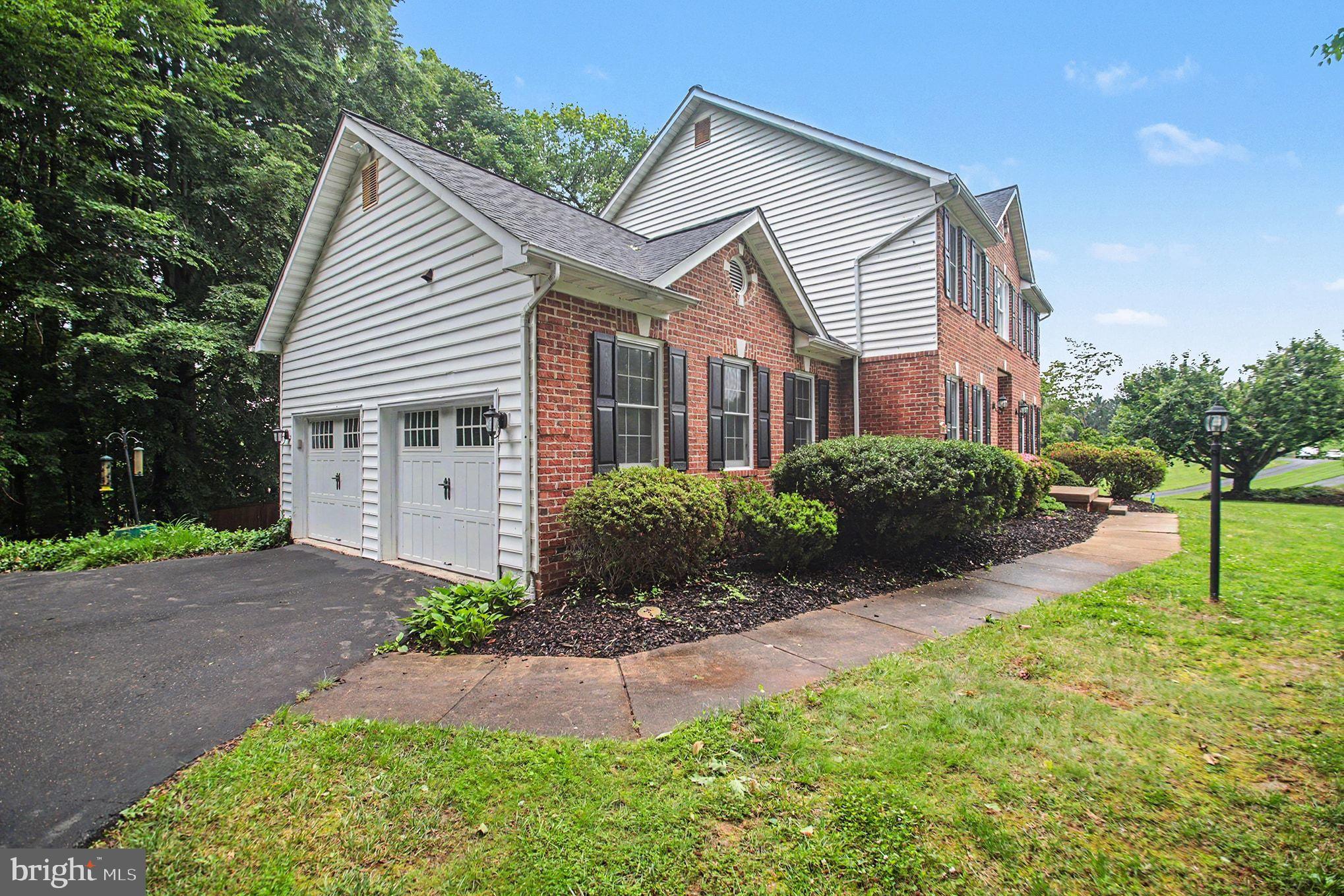 7182 BREWSTER LANE