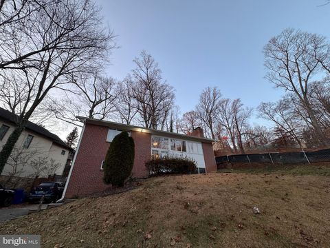 Photo of 6313 Walhonding Road, BETHESDA, MD 20816 (MLS # MDMC2209844)