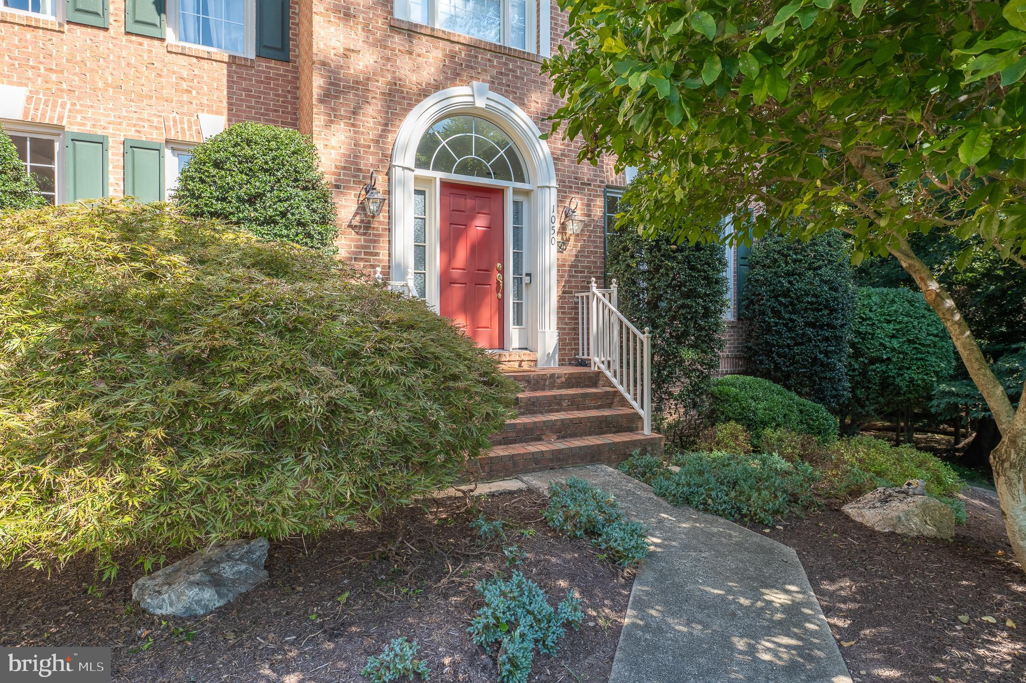 1050 NORTHFALLS COURT