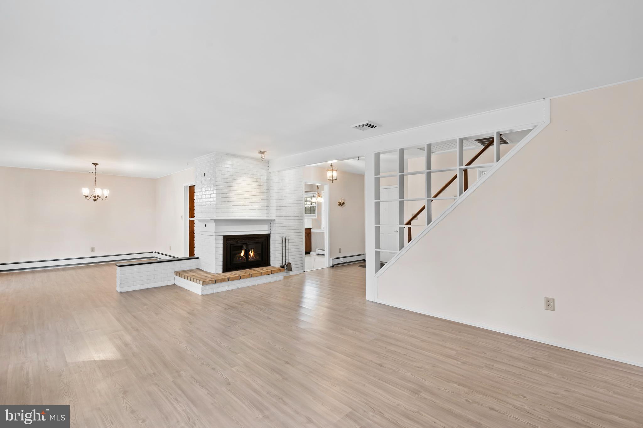 FORSYTHIA GATE - Residential