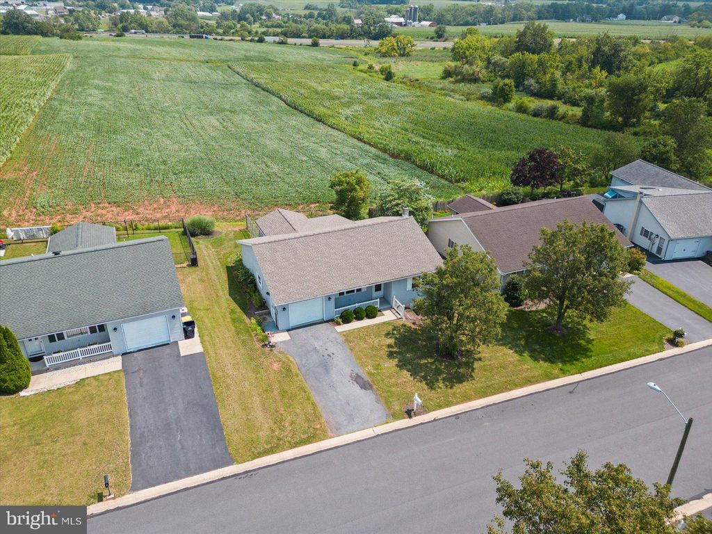 Photo of 32 RAY DR, DENVER, PA 17517 (MLS # PALA2038578)