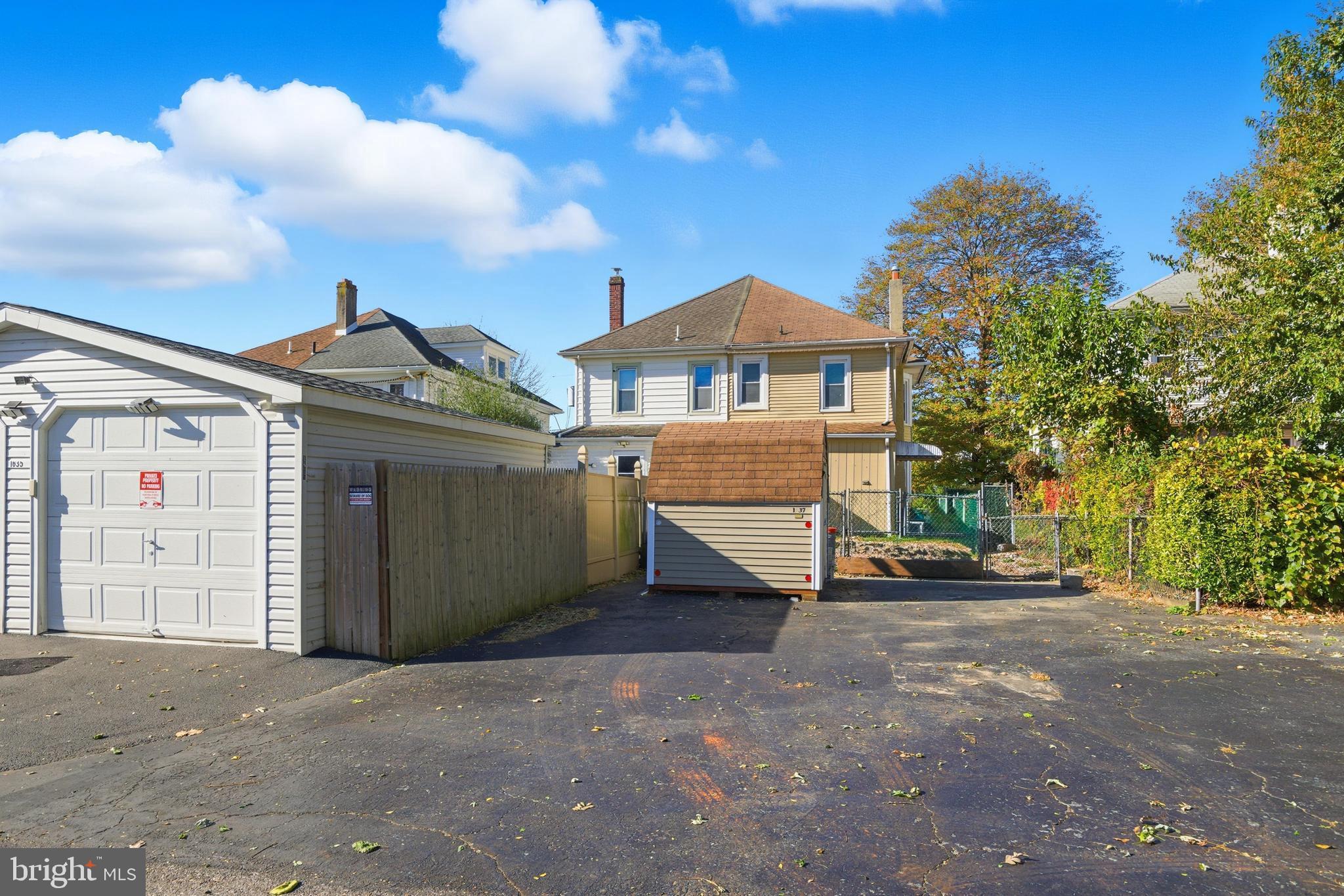 LYNNWOOD - Residential