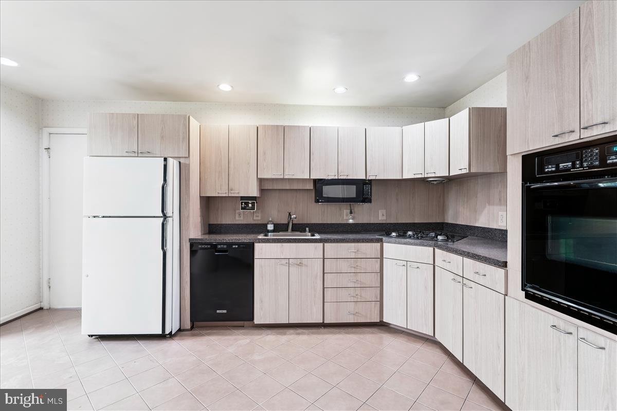 KENWOOD PARK - Residential