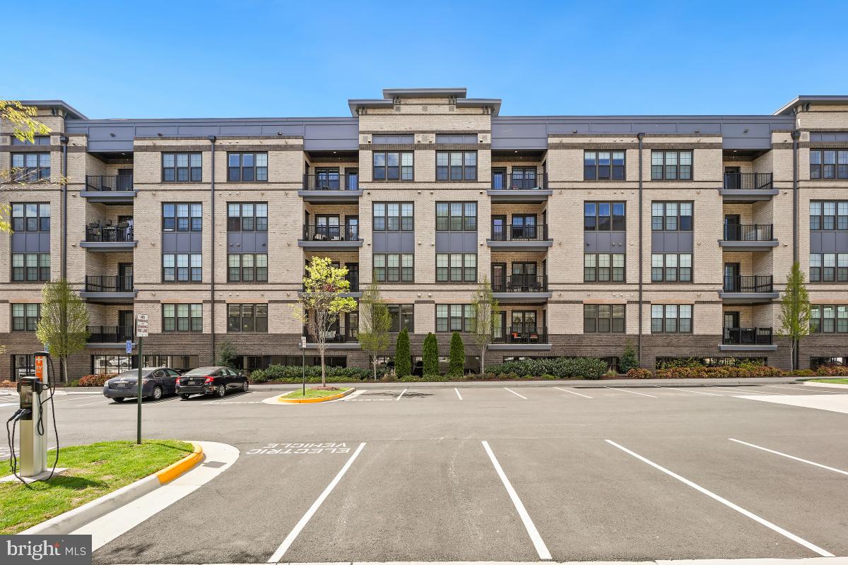 METROPARK AT ARROWBROOK - Residential