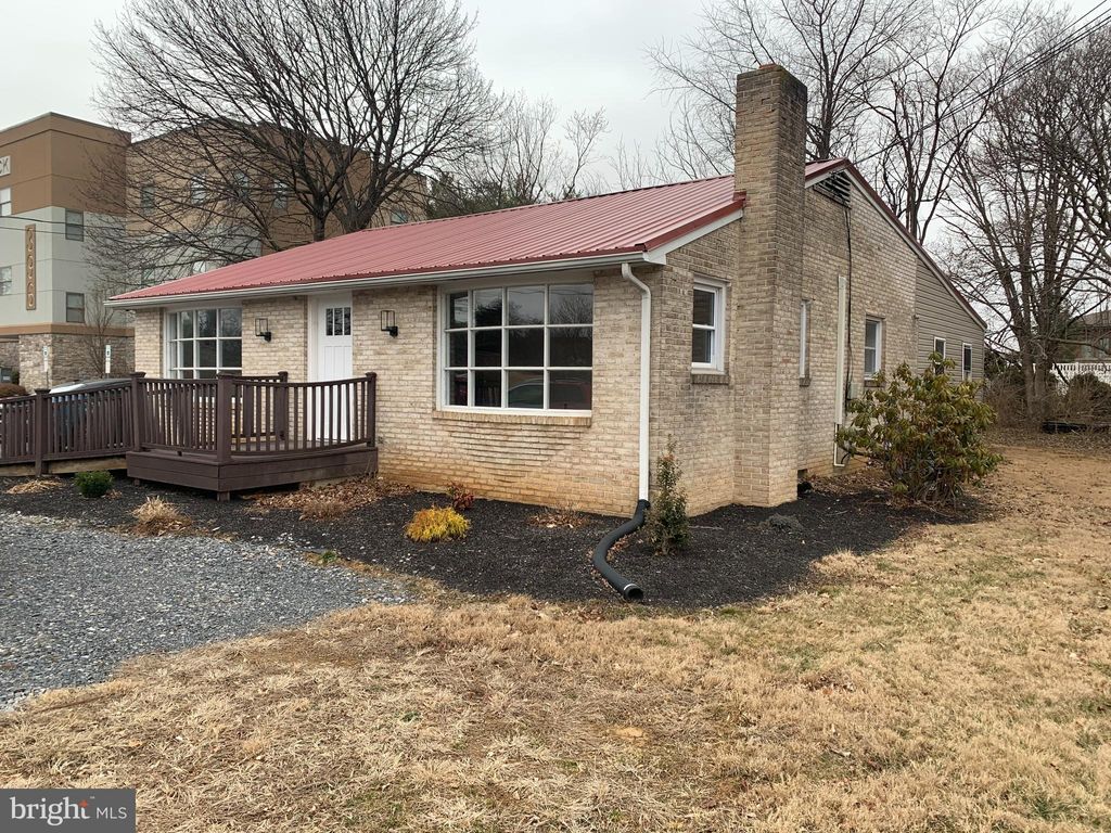 Photo of 390 Alexander Spring Road, CARLISLE, PA 17015 (MLS # PACB2044284)