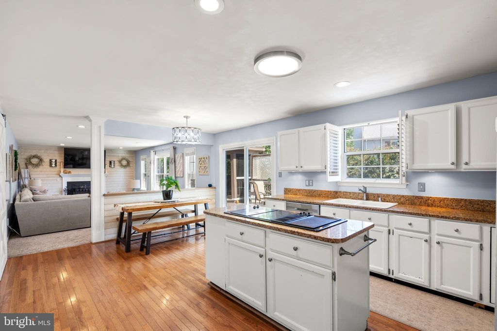 Photo of 12127 Eddyspark Drive, HERNDON, VA 20170 (MLS # VAFX2274002)