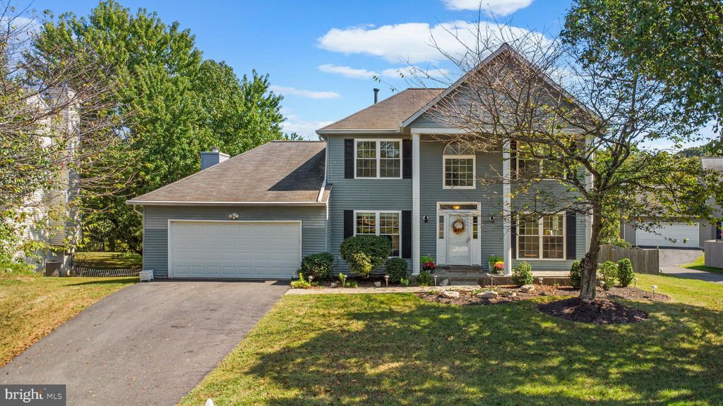 Photo of 12127 Eddyspark Drive, HERNDON, VA 20170 (MLS # VAFX2274002)