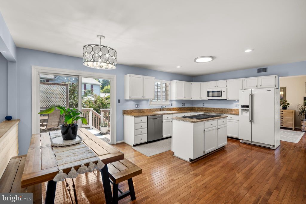 Photo of 12127 Eddyspark Drive, HERNDON, VA 20170 (MLS # VAFX2274002)