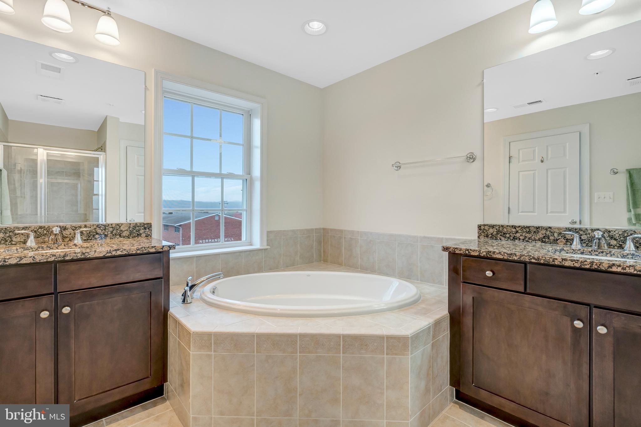 QUAKER RIDGE - Residential