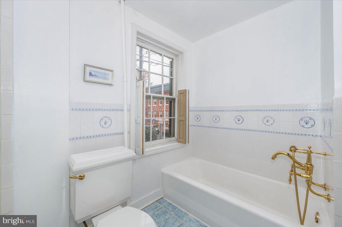 FREDERICK HISTORIC DISTRICT - Residential Lease