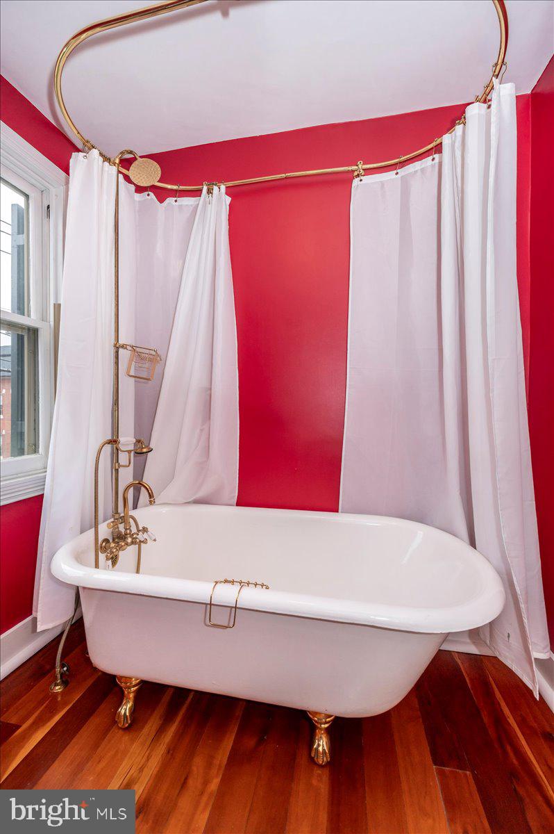 FREDERICK HISTORIC DISTRICT - Residential Lease