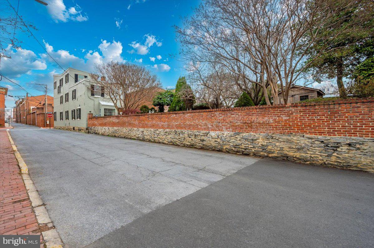 FREDERICK HISTORIC DISTRICT - Residential Lease