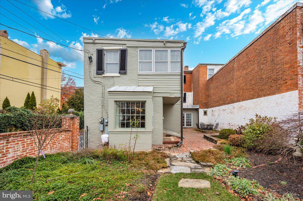 FREDERICK HISTORIC DISTRICT - Residential Lease