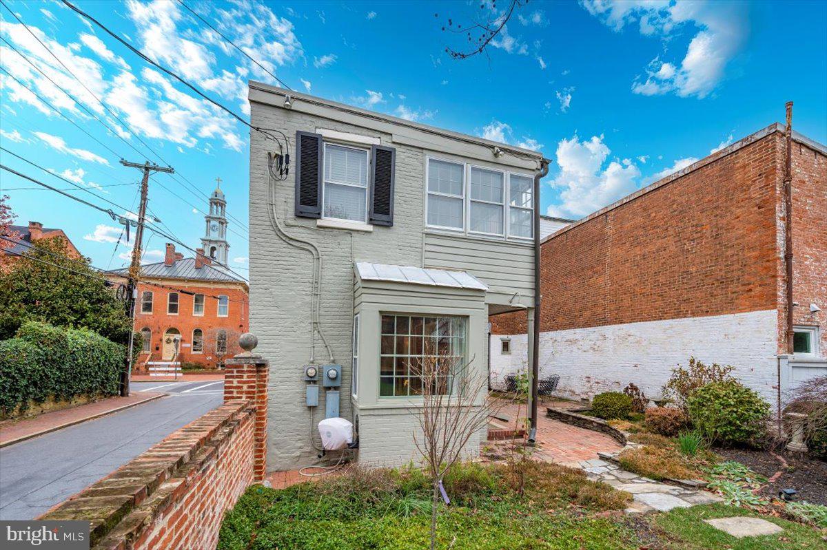 FREDERICK HISTORIC DISTRICT - Residential Lease