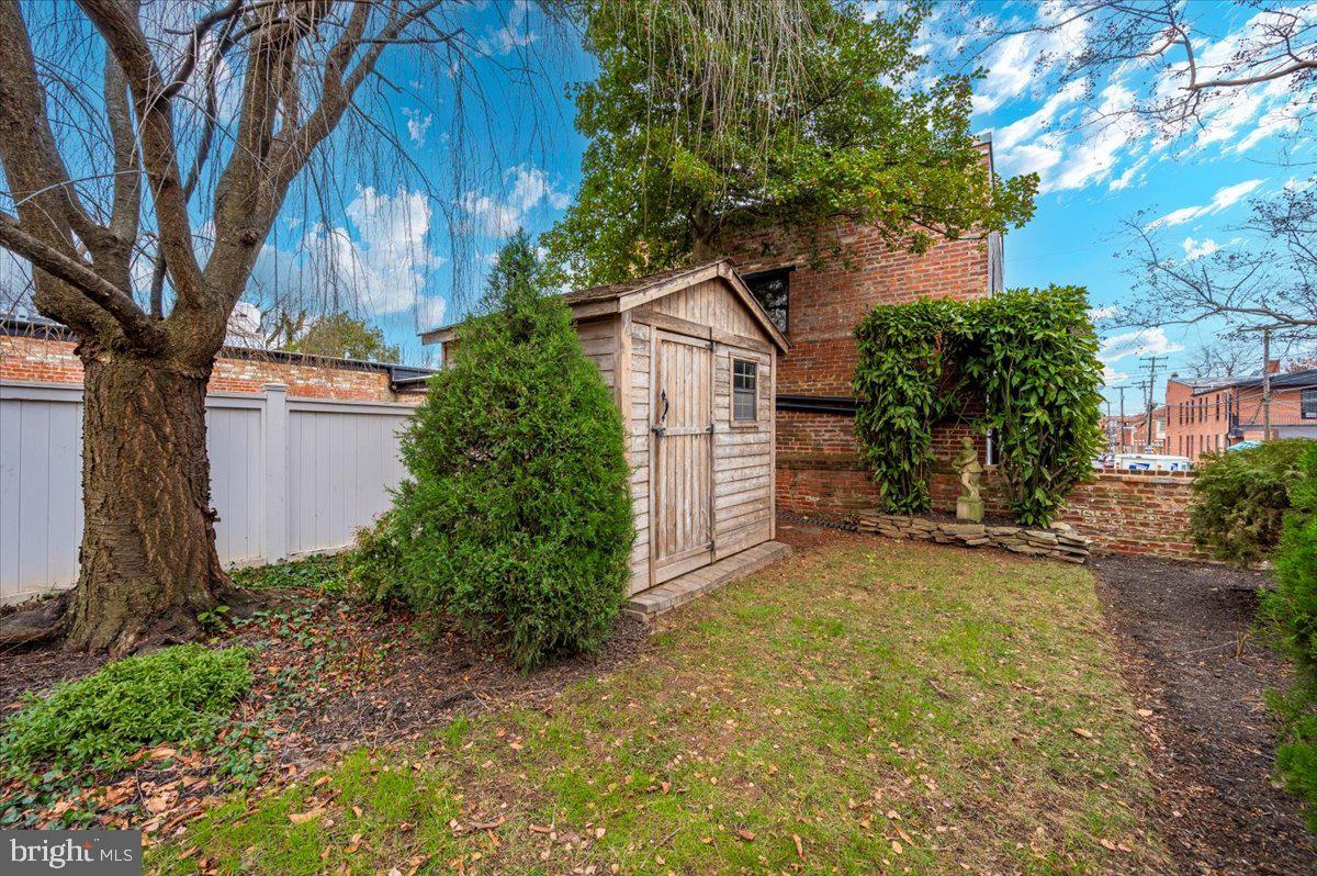 FREDERICK HISTORIC DISTRICT - Residential Lease