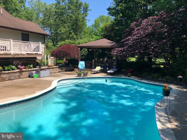 COLONIAL ACRES - Residential