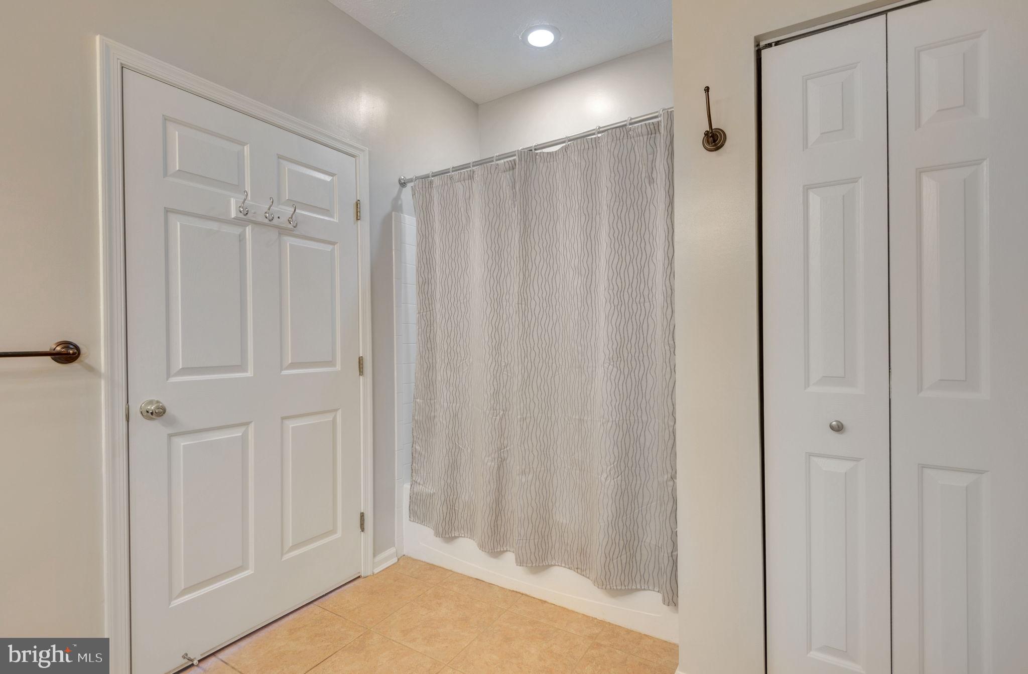 PINEY ORCHARD - Residential Lease