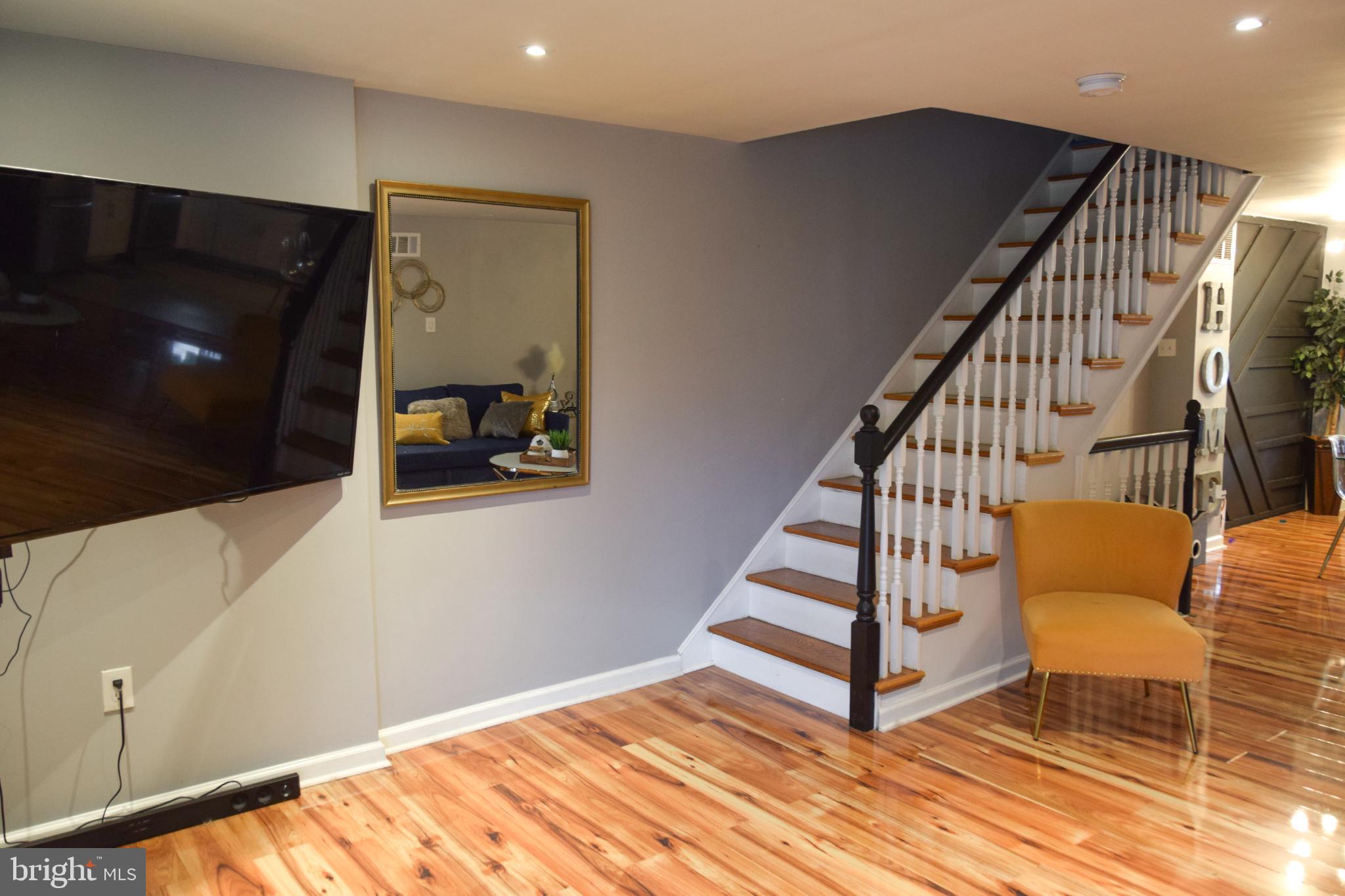 1152 E SHARPNACK STREET